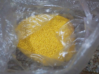 6、小米蒸排骨,也是从菜市场买来少许小米