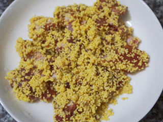 11、小米蒸排骨,每块排骨都是这样步骤的抹上