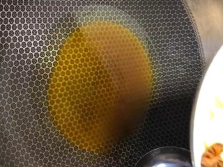 6、红烧肉,炒出枣红色，