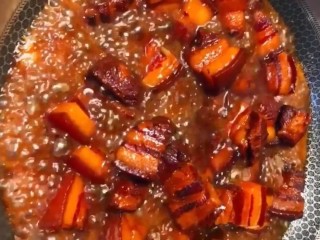 12、红烧肉,大火收汁出锅装盘