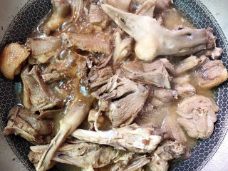 11、五味鹅(五杯鹅),加入适量清水