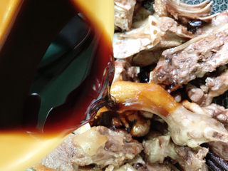 10、五味鹅(五杯鹅),倒入陈醋、酱油、冰糖、黄酒