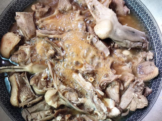 13、五味鹅(五杯鹅),盖上锅盖转中火焖