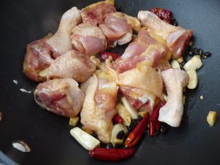 5、苦瓜烧鸡腿,下腌过的鸡腿