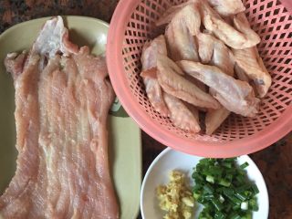 1、十味 板筋蒸鸡翅,准备材料