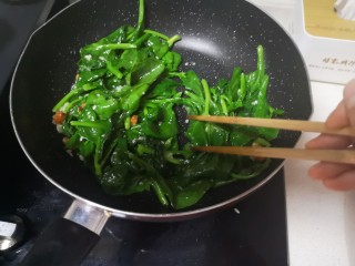 15、蒜泥木耳菜,炒至断生关火（1分钟之内）