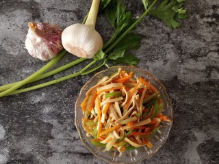 14、凉拌千张,吃的时候拌一拌