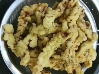 6、糖醋里脊肉,捞出控油