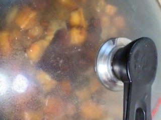 10、红烧肉,大火煮开盖上盖转中小火炖三十分钟
