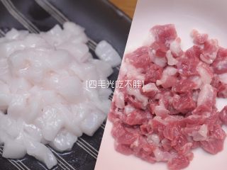 3、虾干炒饭(儿童营养餐),新鲜猪肉洗净,瘦肉和肥肉切开,都切成丁状;