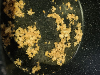 9、凉拌鸡胗,转小火，炒焦香；