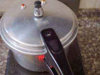 9、萝卜炖鸭肉,可用高压锅焖煮20分钟