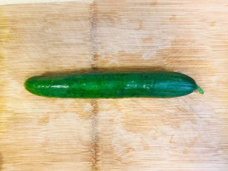 2、蒜泥黄瓜,黄瓜洗净