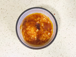 17、蒜泥黄瓜,搅拌均匀，就是蒜蓉