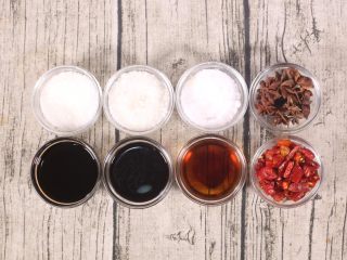 1、酱鸭舌,首先准备好调味料