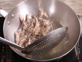 5、酱鸭舌,取出鸭舌