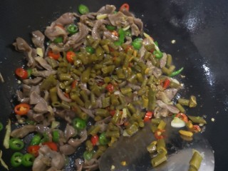15、酸辣鸡胗,再加入酸豆角