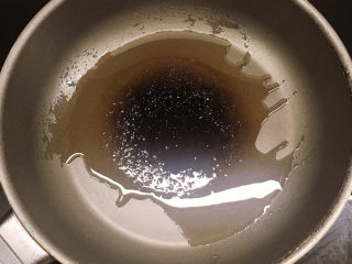 8、广式叉烧包,热锅冷油