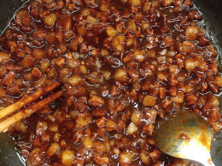 17、广式叉烧包,拌匀后烧至浓稠