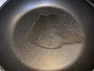 10、莴笋炒木耳,冷锅热油