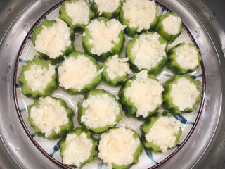 10、蒜蓉蒸丝瓜,取出