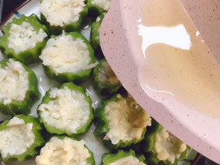 12、蒜蓉蒸丝瓜,油烧烫后淋在丝瓜上