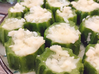 15、蒜蓉蒸丝瓜,非常清淡，适合夏天的菜????