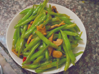 23、四季豆炒肉,这样就可以食用啦,色香味俱全