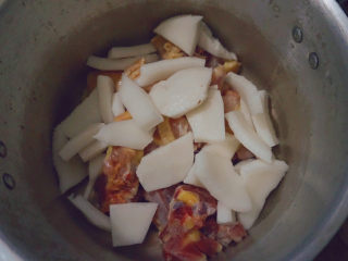 11、椰子炖鸡,再倒入椰肉