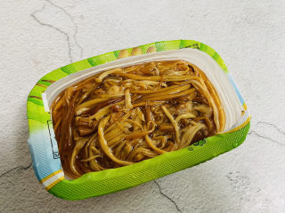 1、黄瓜凉拌金针菇,即食金针菇