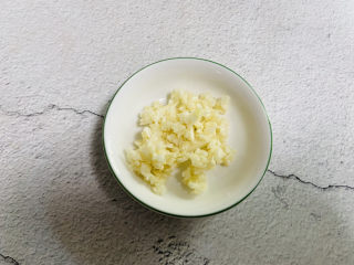 5、黄瓜凉拌金针菇,蒜末