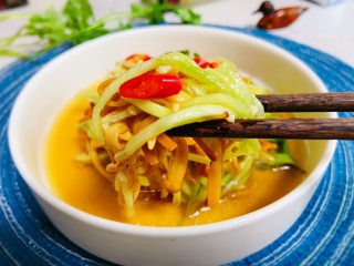 16、黄瓜凉拌金针菇,清香爽口开胃小菜