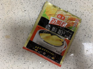 3、盐焗手撕鸡,用盐焗粉更方便啦