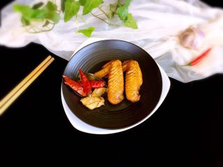 14、麻辣卤鸡翅,成品图。