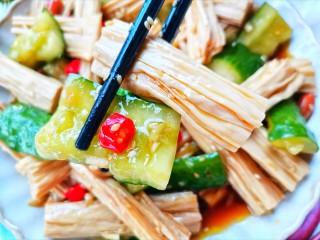14、黄瓜拌腐竹,非常入味。