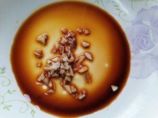 11、芹菜拌腐竹,准备酱汁