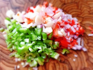 7、凉拌千张,青红椒姜蒜切末备用