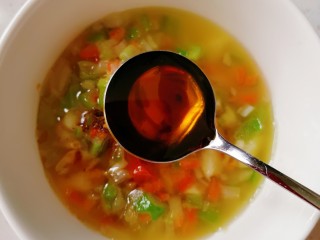 10、凉拌千张,加适量料酒