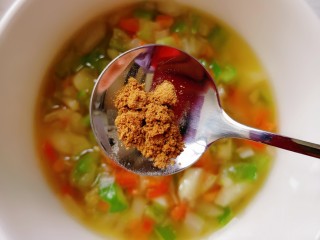 15、凉拌千张,适量五香粉