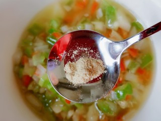 16、凉拌千张,适量胡椒粉