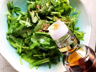 13、莴笋黄瓜芝麻菜,加适量香油