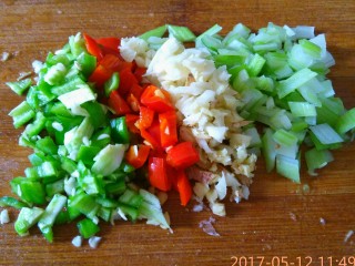 4、酸辣凉粉,如图切好