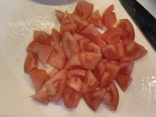 1、茄汁卷心菜,番茄洗干净，切丁
