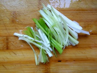 5、凉拌尖椒土豆丝,香葱切丝