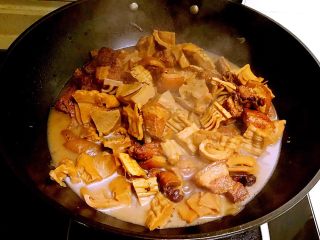 19、红烧五花肉笋干,红烧五花肉笋干做好了