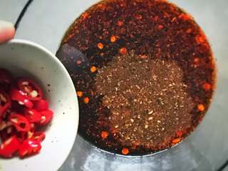 10、麻香酸辣毛豆,小米辣