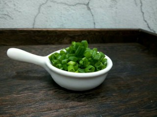 5、麻辣小龙虾,小葱切末，