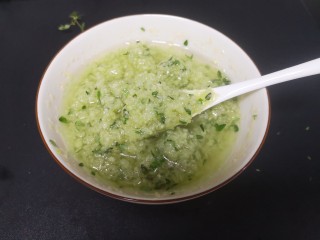 8、蒜茸香草虾,搅拌均匀，试下适合自己的口味