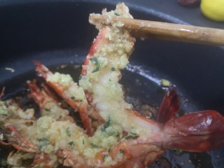 18、蒜茸香草虾,香味扑鼻开动