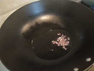 7、夏季冷吃荤菜—蒜泥白肉,加花椒炸出香味